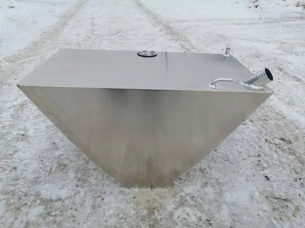Бак Прогресс 2М в носовой отсек 54л 1