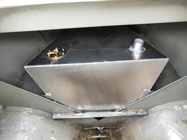 Бак Прогресс 4 в носовой отсек 43л 5