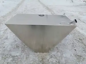 Бак Прогресс 2М в носовой отсек 54л