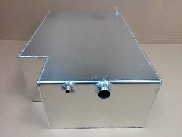 Бак Quintrex 455 в корму 68л 3