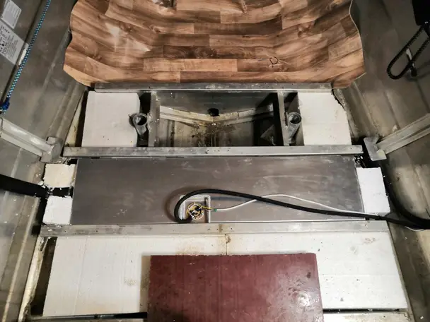 Бак Quintrex 475 под слани 70л 8